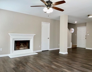 1594 Parkfield Cir - Photo Thumbnail 4