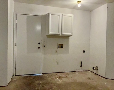 1594 Parkfield Cir - Photo Thumbnail 22