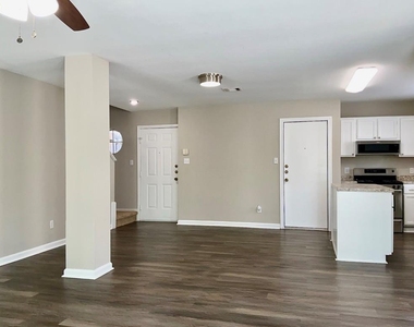 1594 Parkfield Cir - Photo Thumbnail 3