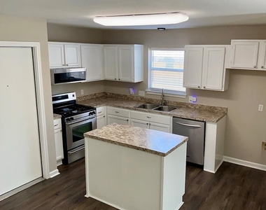 1594 Parkfield Cir - Photo Thumbnail 6