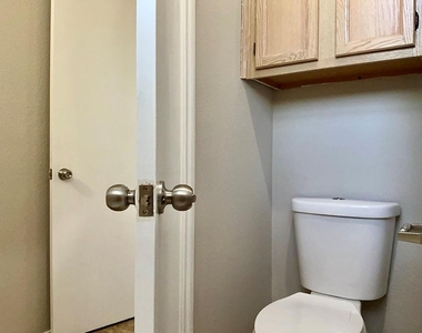 1594 Parkfield Cir - Photo Thumbnail 16