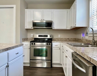 1594 Parkfield Cir - Photo Thumbnail 7