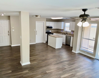1594 Parkfield Cir - Photo Thumbnail 5