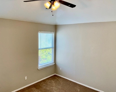 1594 Parkfield Cir - Photo Thumbnail 9