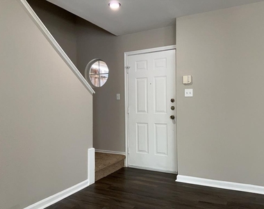 1594 Parkfield Cir - Photo Thumbnail 2