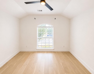 1610 Juniper Ridge Loop - Photo Thumbnail 21
