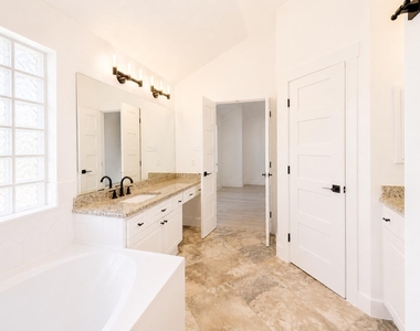 1610 Juniper Ridge Loop - Photo Thumbnail 15