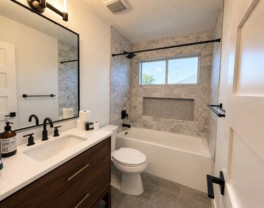 1610 Juniper Ridge Loop - Photo Thumbnail 19