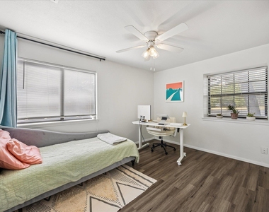 908 Riddlewood Dr - Photo Thumbnail 12
