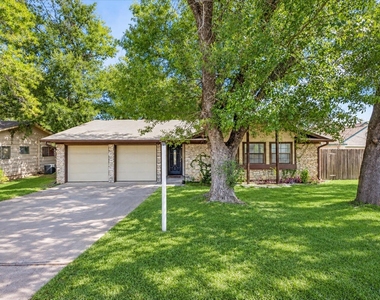 908 Riddlewood Dr - Photo Thumbnail 20