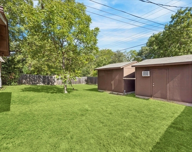 908 Riddlewood Dr - Photo Thumbnail 18