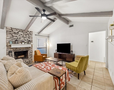 908 Riddlewood Dr - Photo Thumbnail 1