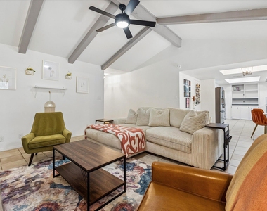 908 Riddlewood Dr - Photo Thumbnail 5