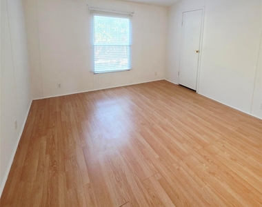 1 Davis St - Photo Thumbnail 8