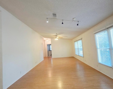 1 Davis St - Photo Thumbnail 9