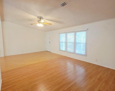 1 Davis St - Photo Thumbnail 2