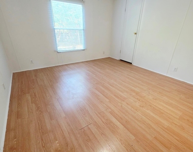 1 Davis St - Photo Thumbnail 5