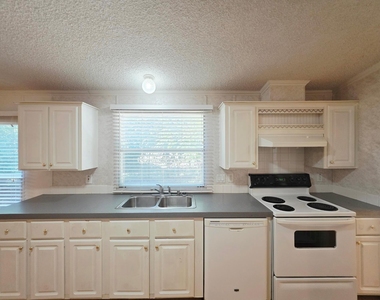 1 Davis St - Photo Thumbnail 4