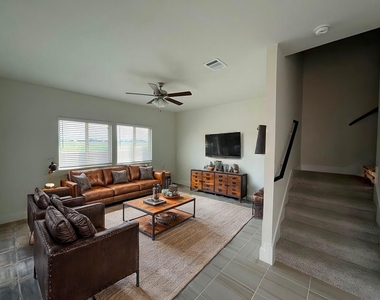 549 White Steppe Way - Photo Thumbnail 2