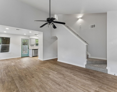 10613 Archdale Dr - Photo Thumbnail 3