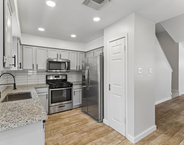 10613 Archdale Dr - Photo Thumbnail 7