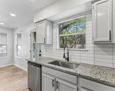 10613 Archdale Dr - Photo Thumbnail 9