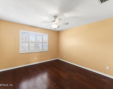 105 Rio Del Mar Street - Photo Thumbnail 14