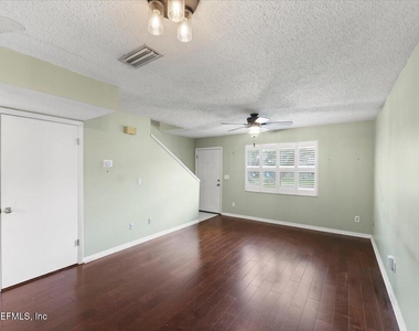 105 Rio Del Mar Street - Photo Thumbnail 10