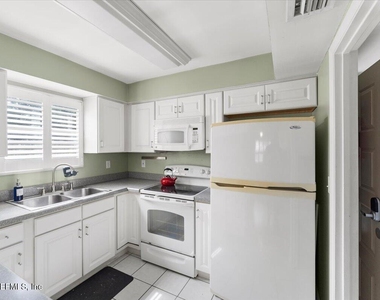 105 Rio Del Mar Street - Photo Thumbnail 7