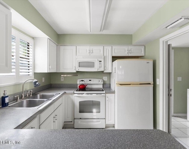 105 Rio Del Mar Street - Photo Thumbnail 6