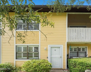 105 Rio Del Mar Street - Photo Thumbnail 2