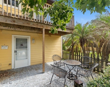 105 Rio Del Mar Street - Photo Thumbnail 3
