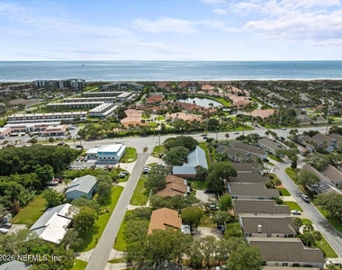105 Rio Del Mar Street - Photo Thumbnail 4