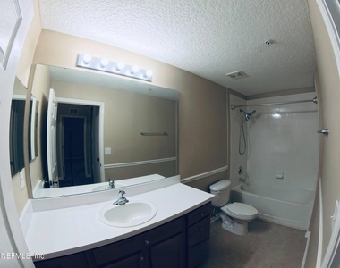 2200 Marsh Hawk Lane - Photo Thumbnail 16