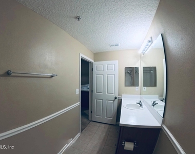 2200 Marsh Hawk Lane - Photo Thumbnail 14