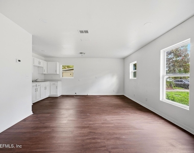 4014 Spires Avenue - Photo Thumbnail 4