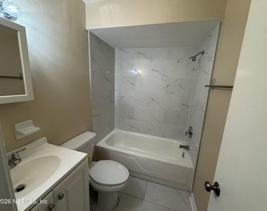 3212 Herschel Street - Photo Thumbnail 4