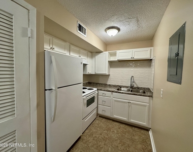 3212 Herschel Street - Photo Thumbnail 2