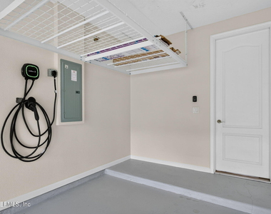 127 Rockcreek Drive - Photo Thumbnail 32