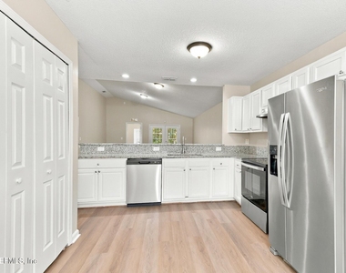 2742 Aubrey Avenue - Photo Thumbnail 4