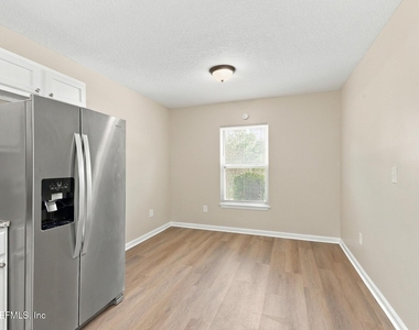 2742 Aubrey Avenue - Photo Thumbnail 5