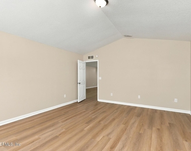 2742 Aubrey Avenue - Photo Thumbnail 9