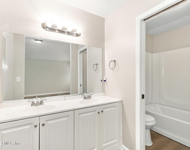 2742 Aubrey Avenue - Photo Thumbnail 12