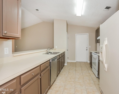 6507 Diamond Leaf Court S - Photo Thumbnail 4