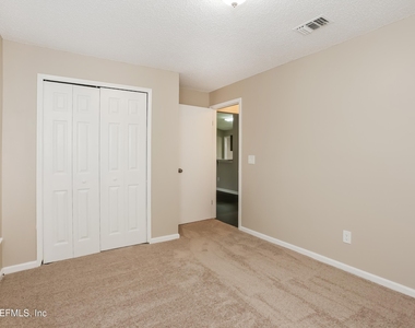 6507 Diamond Leaf Court S - Photo Thumbnail 11