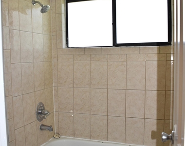 6555 Diamond Leaf Court S - Photo Thumbnail 15