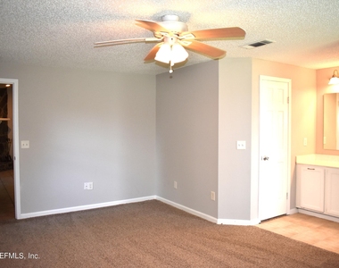 6555 Diamond Leaf Court S - Photo Thumbnail 13