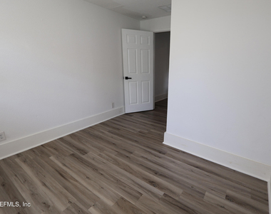 2648 Ernest Street - Photo Thumbnail 8