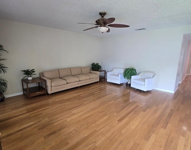 10014 Leisure Lane N - Photo Thumbnail 18