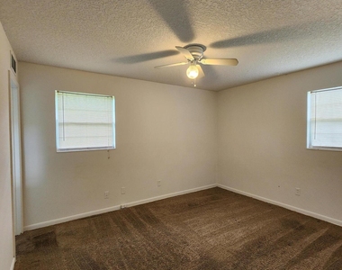 1721 Hawaii Drive E - Photo Thumbnail 29